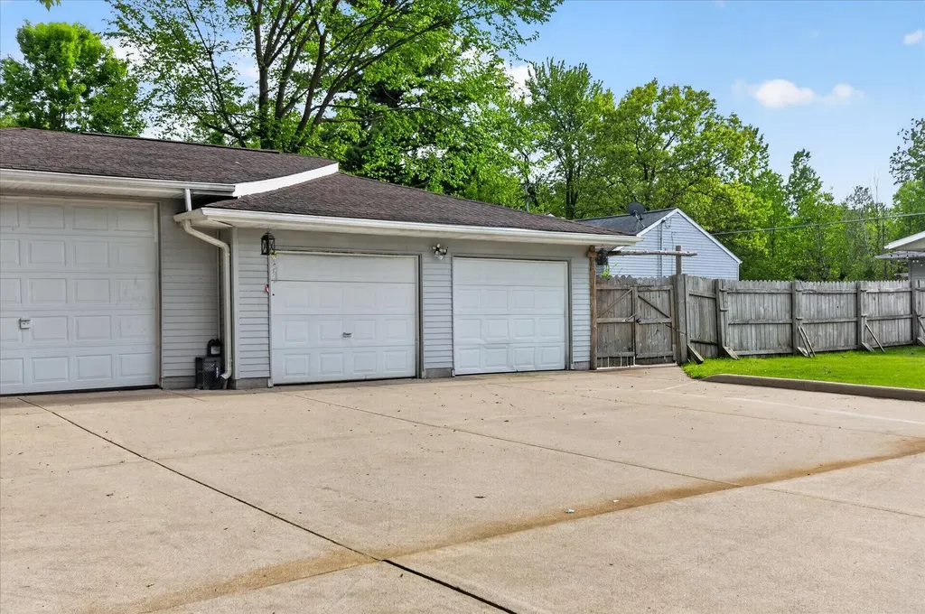 9489 Hyde Road Columbia Township MI 49234