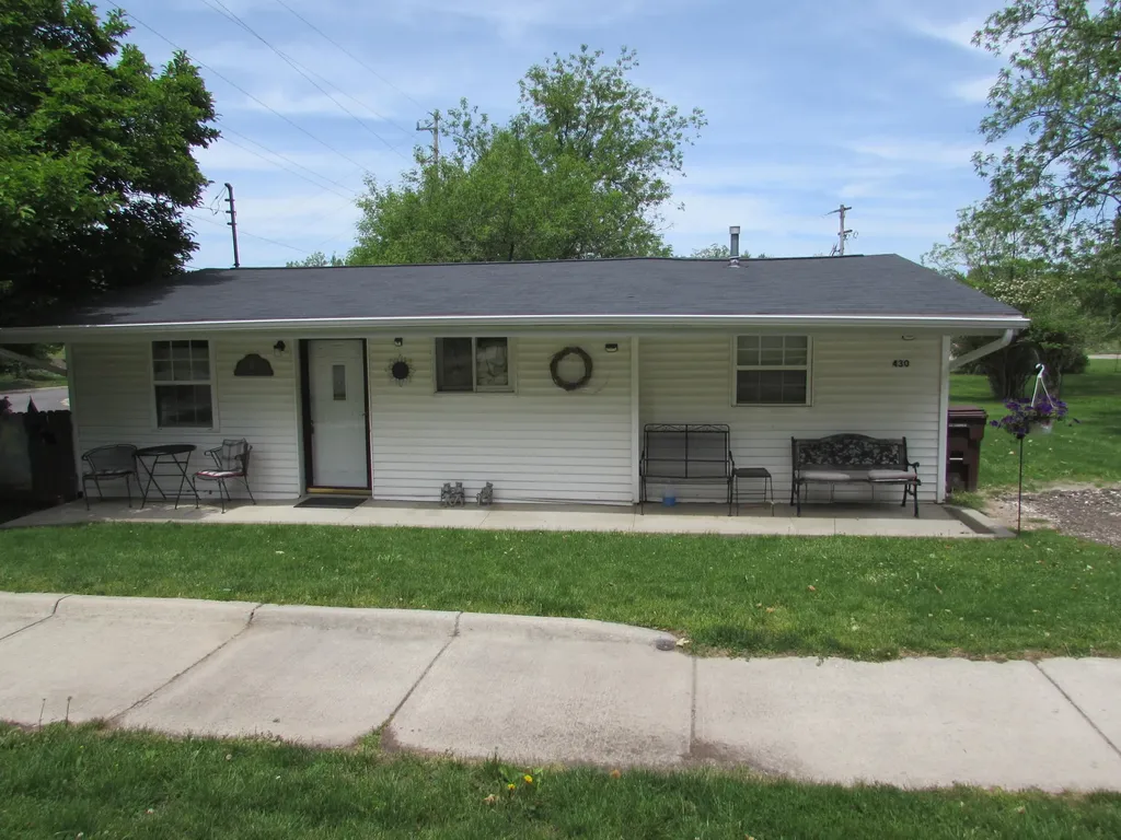 430 W Race Street Leslie City MI 49251