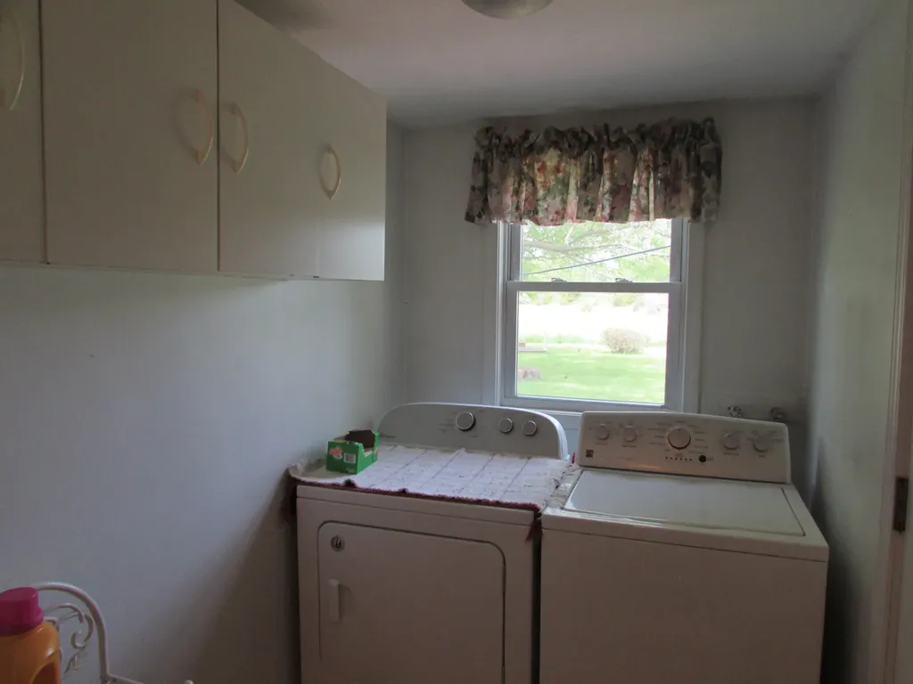 430 W Race Street Leslie City MI 49251