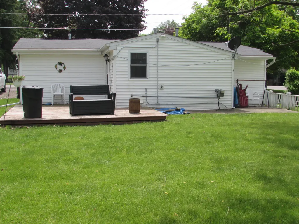 430 W Race Street Leslie City MI 49251