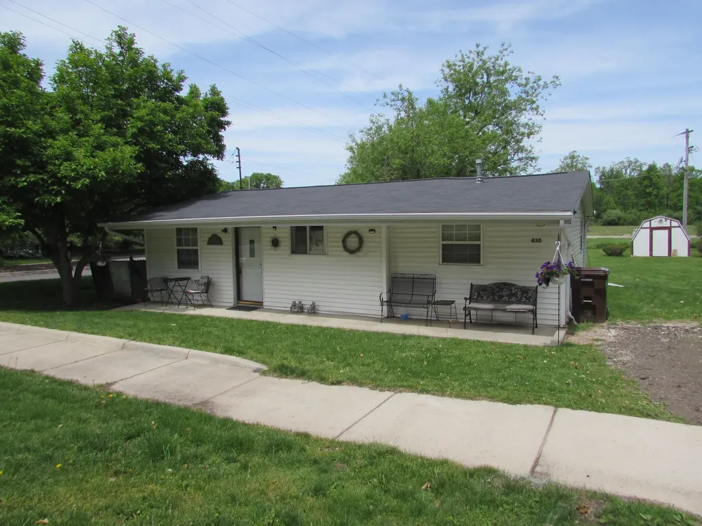 430 W Race Street Leslie City MI 49251