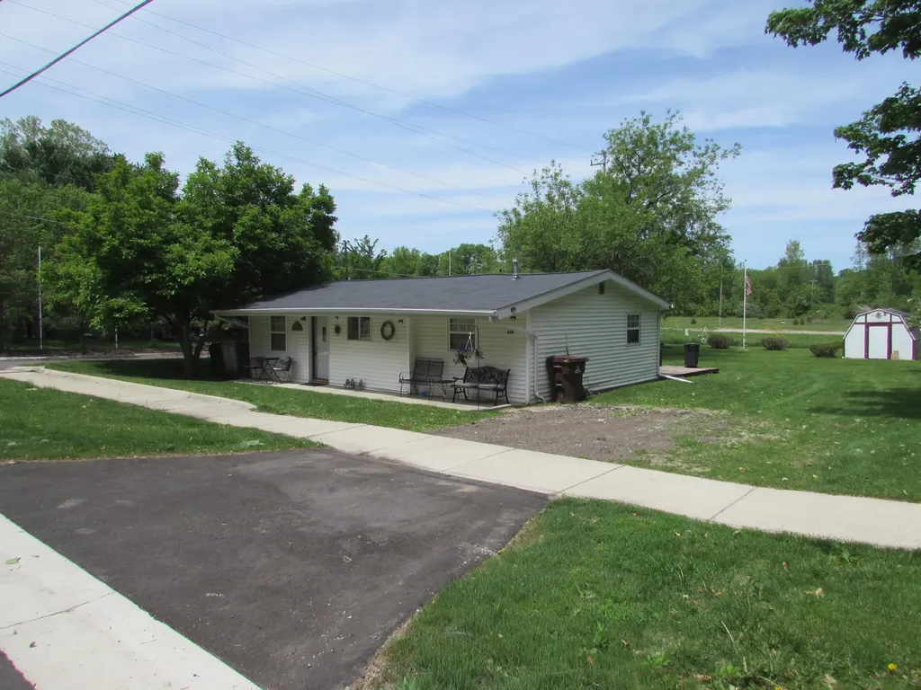 430 W Race Street Leslie City MI 49251