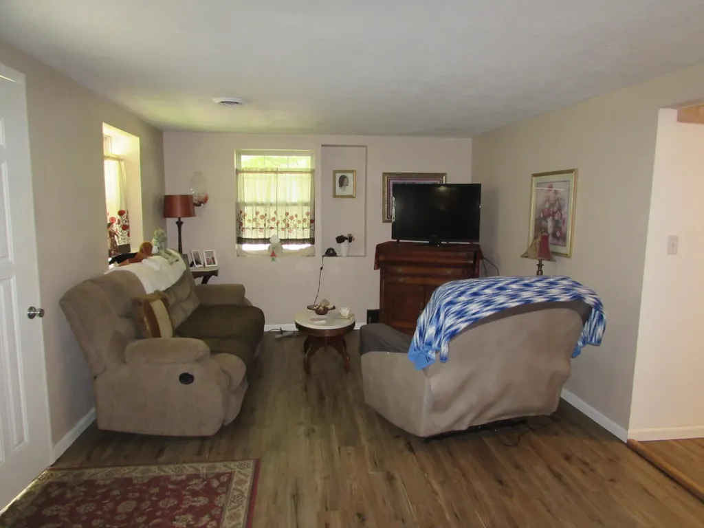 430 W Race Street Leslie City MI 49251