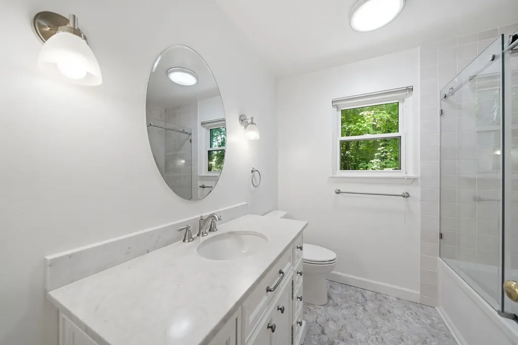 712 Glen Oak Drive Unknown City MI 48158