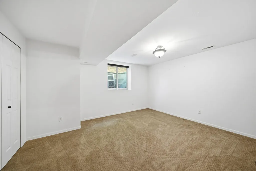 712 Glen Oak Drive Unknown City MI 48158