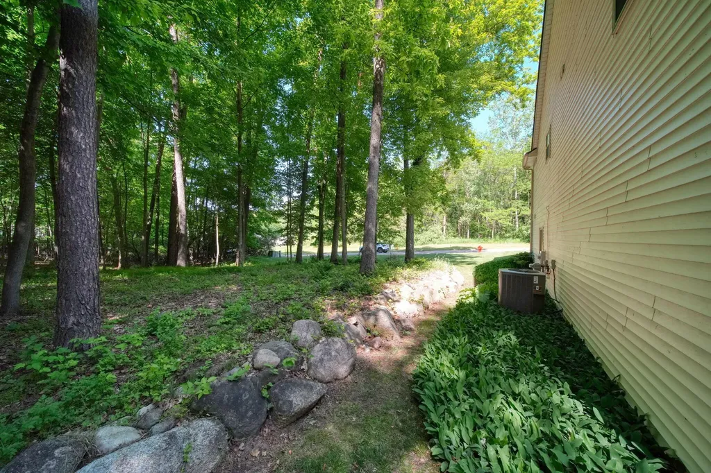 712 Glen Oak Drive Unknown City MI 48158
