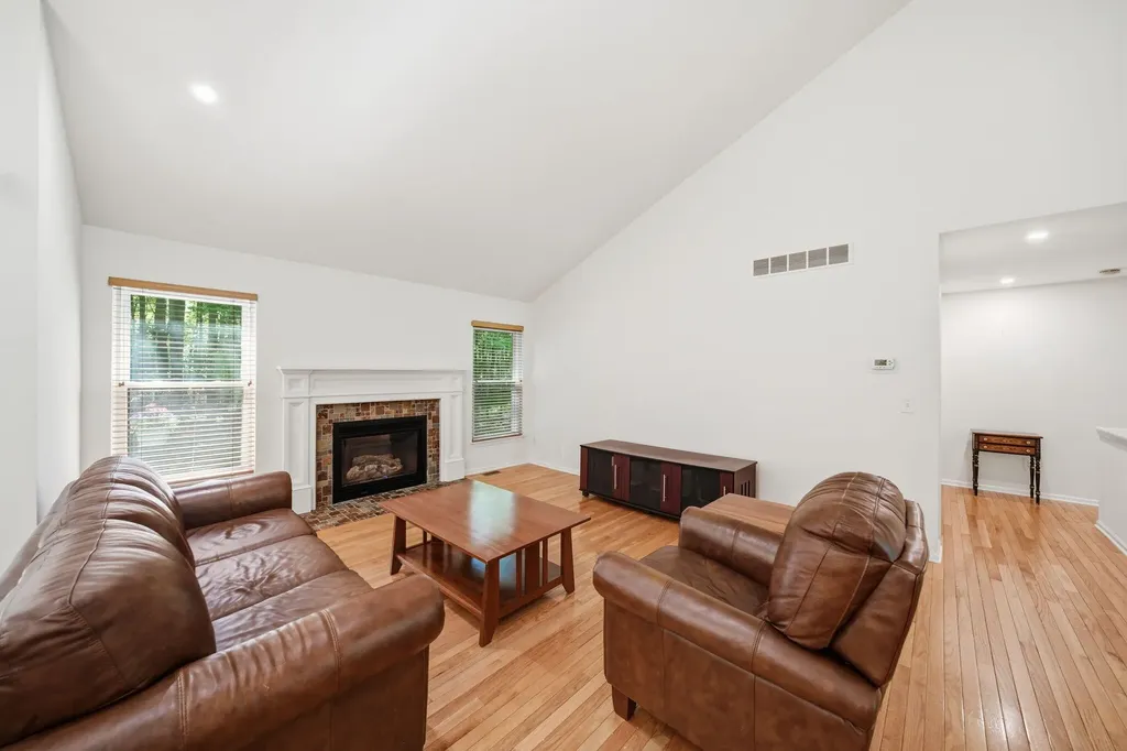 712 Glen Oak Drive Unknown City MI 48158