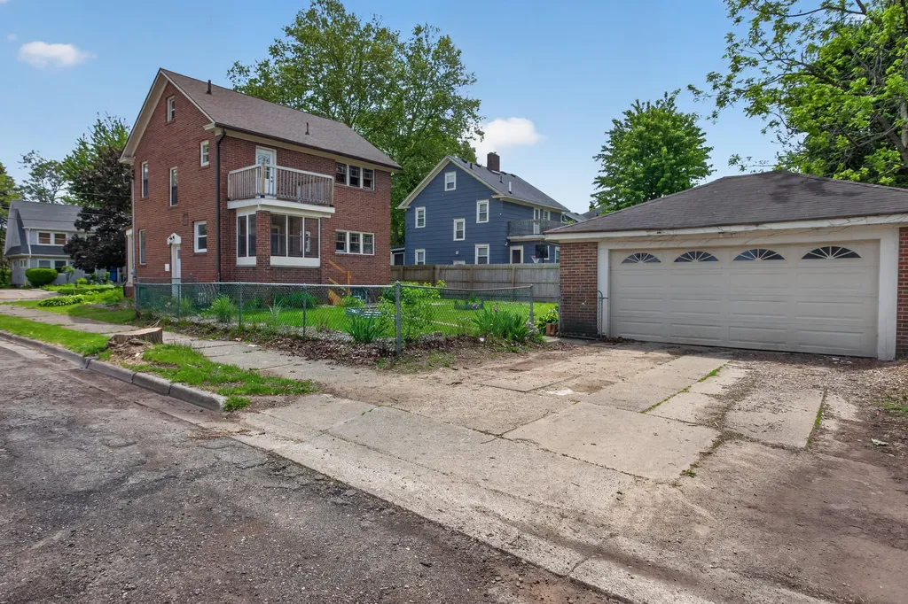 716 Sixth Street Jackson City MI 49203