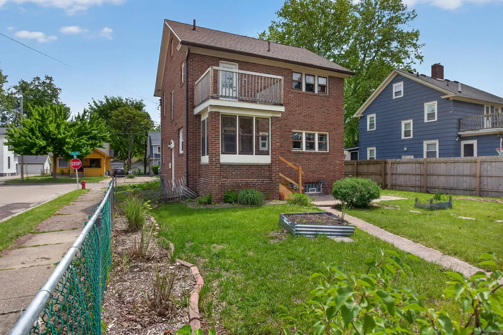 716 Sixth Street Jackson City MI 49203