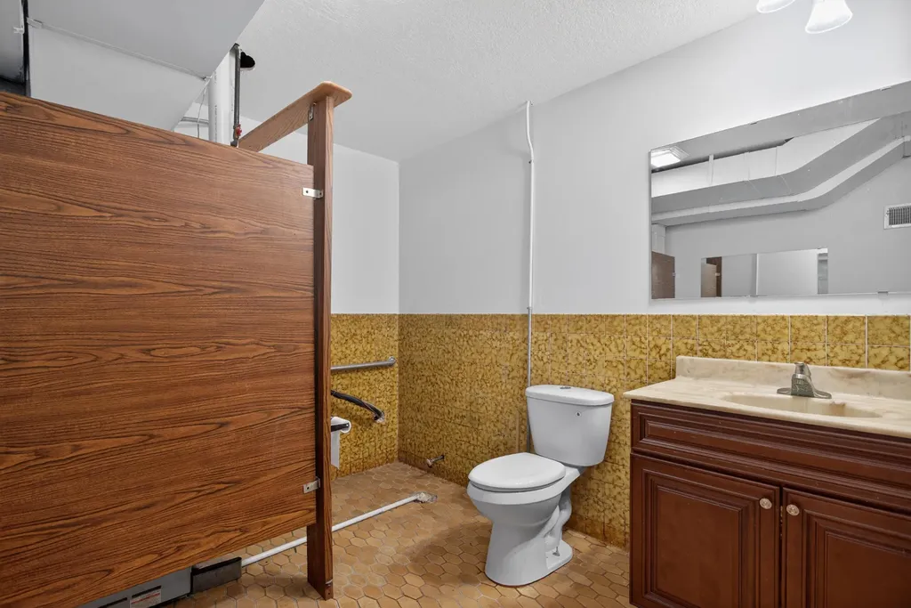 1425 Wildwood Avenue Jackson City MI 49202