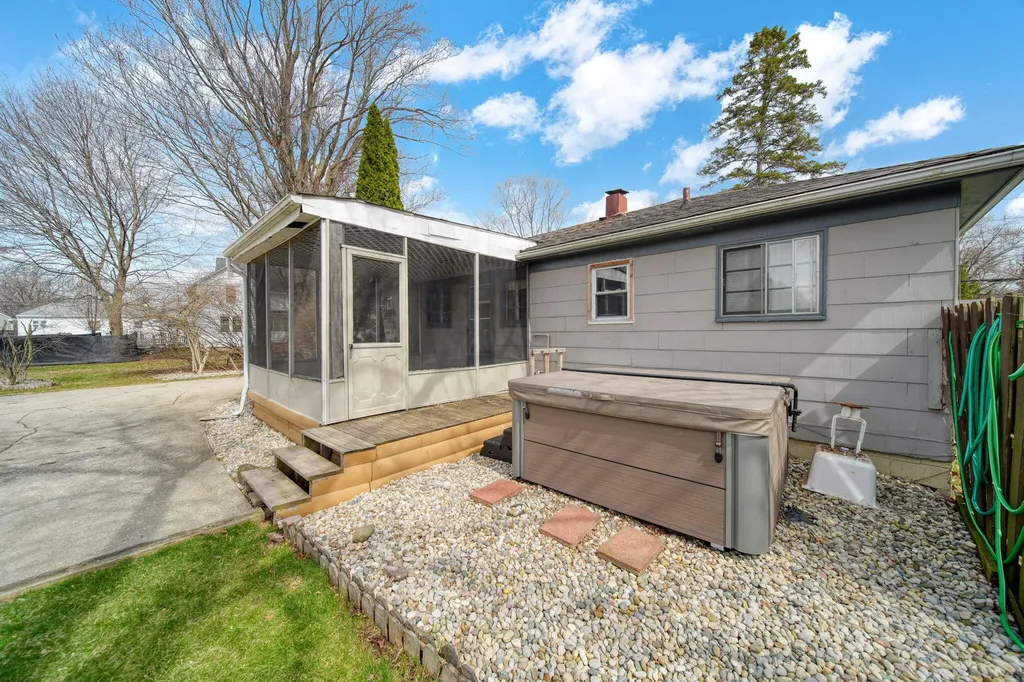 727 Springbrook Avenue Adrian City MI 49221
