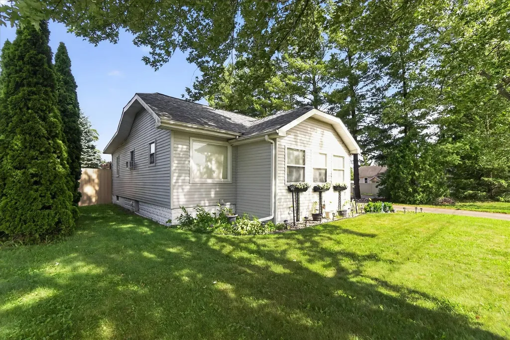 1023 Evanston Drive Blackman Charter Township MI 49202