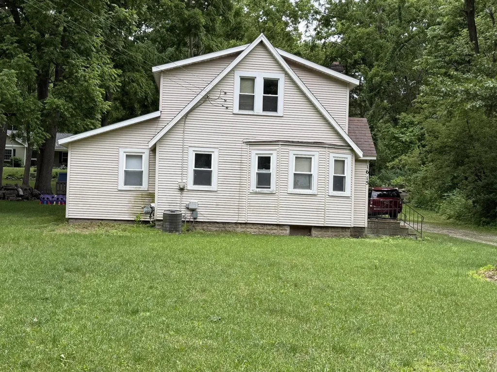 1615 Gilletts Lake Road Leoni Township MI 49201