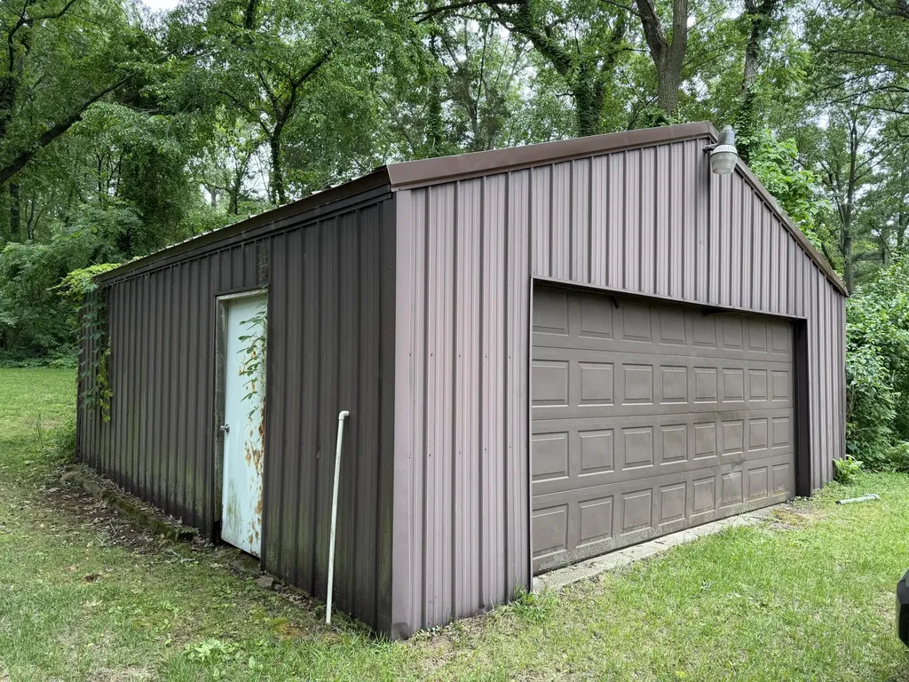 1615 Gilletts Lake Road Leoni Township MI 49201