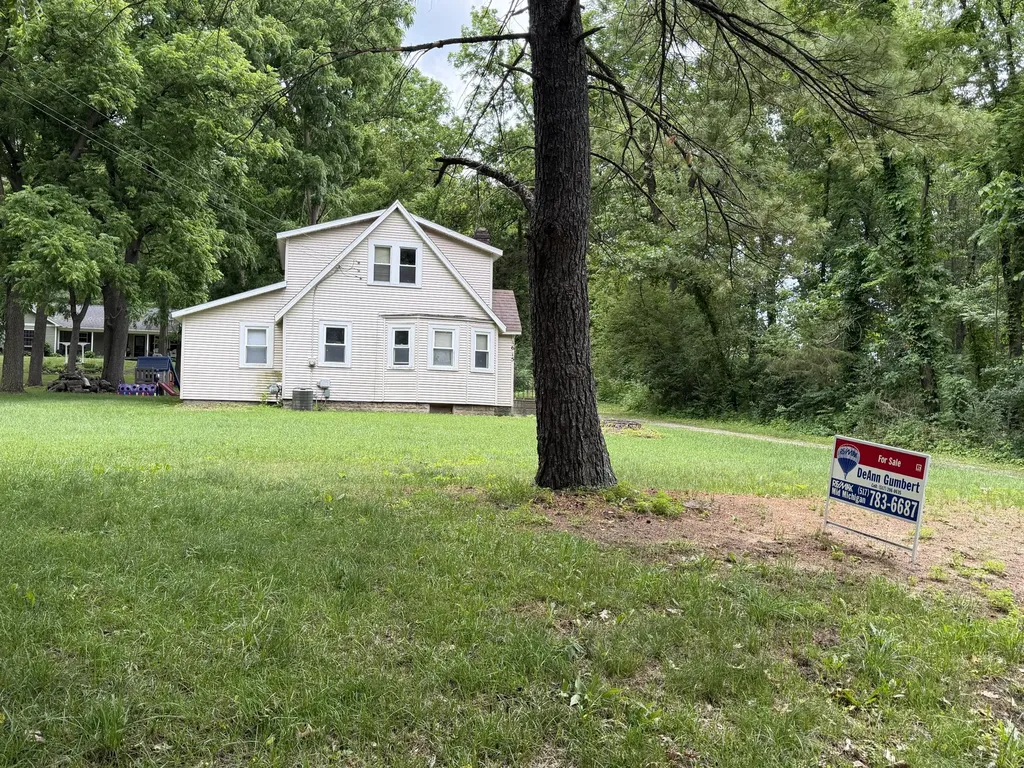 1615 Gilletts Lake Road Leoni Township MI 49201