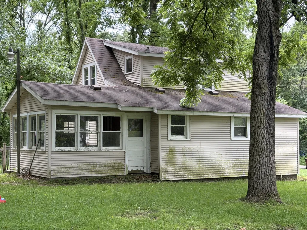 1615 Gilletts Lake Road Leoni Township MI 49201