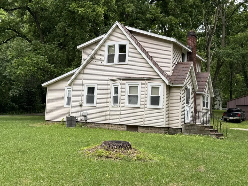 1615 Gilletts Lake Road Leoni Township MI 49201