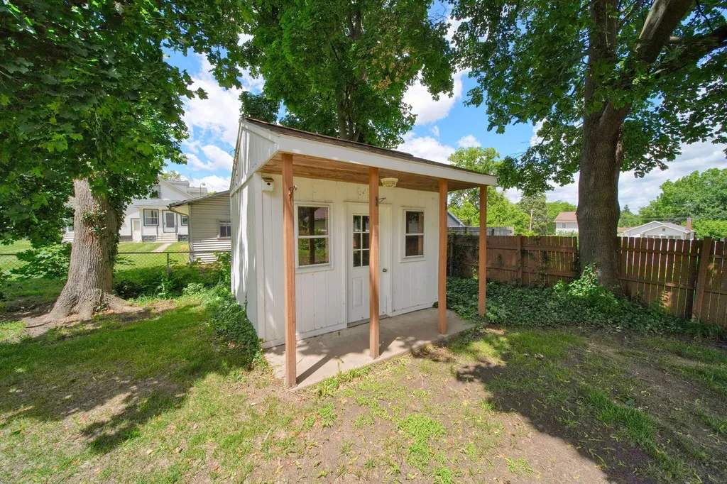 746 Kennedy Street Jackson City MI 49202