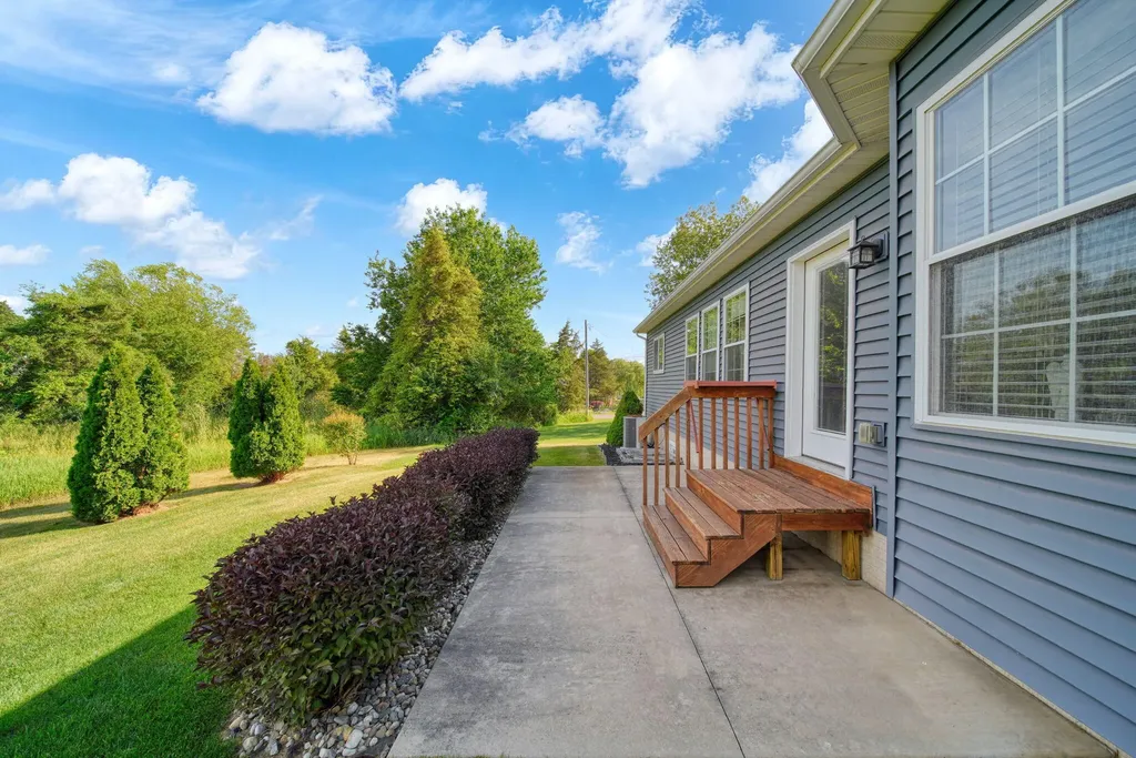 149 Hawthorne Drive Columbia Township MI 49230