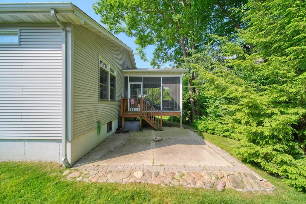 3010 S Wood Dale Drive Summit Township MI 49203