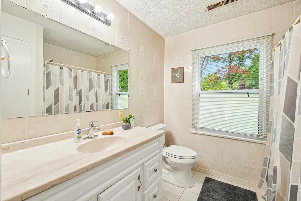 1331 E Oregon Road Adrian City MI 49221