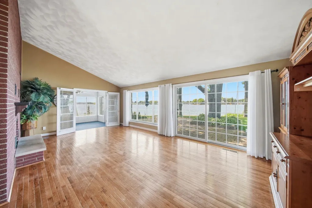 188 Hawthorne Drive Columbia Township MI 49230