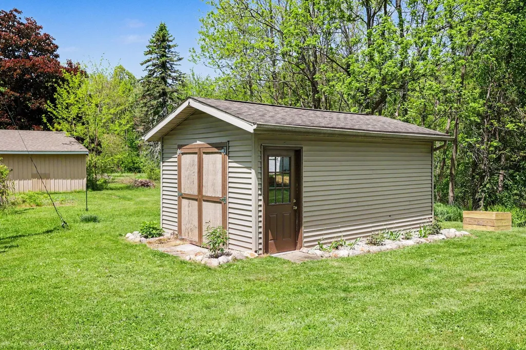 735 Lyon Lake Road Fredonia Township MI 49068