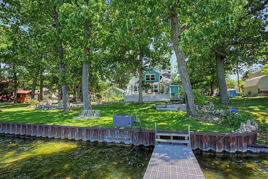 8565 Oakwood Court Napoleon Township MI 49201