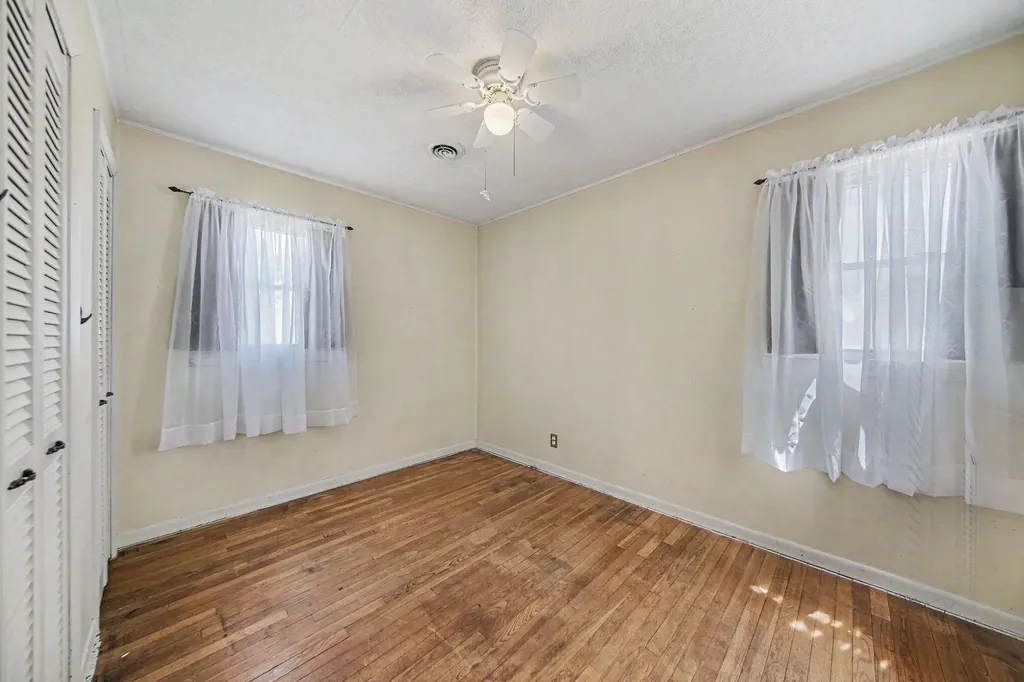 718 N Elm Avenue Jackson City MI 49202