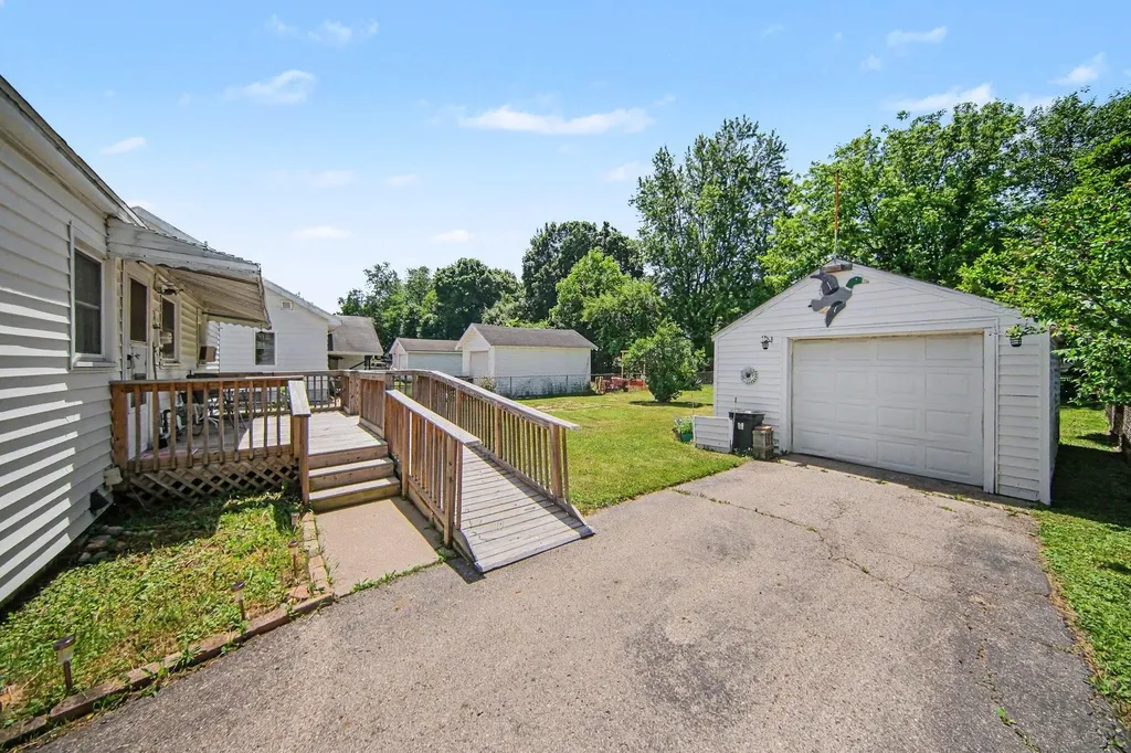 718 N Elm Avenue Jackson City MI 49202