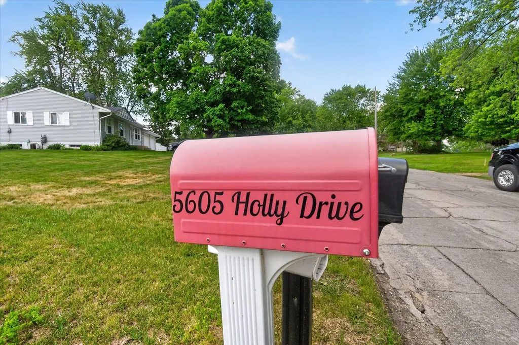 5605 Holly Drive Leoni Township MI 49201