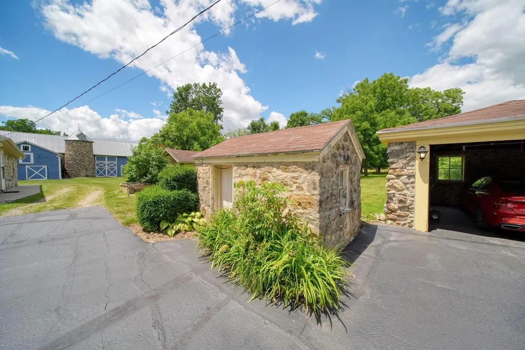 208 Glasgow Road Sandstone Township MI 49201