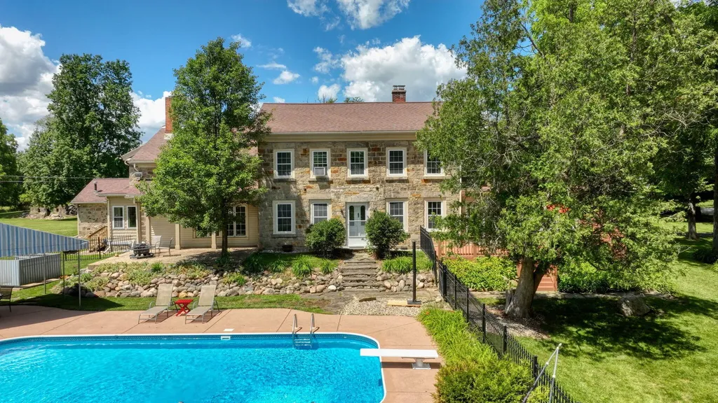 208 Glasgow Road Sandstone Township MI 49201