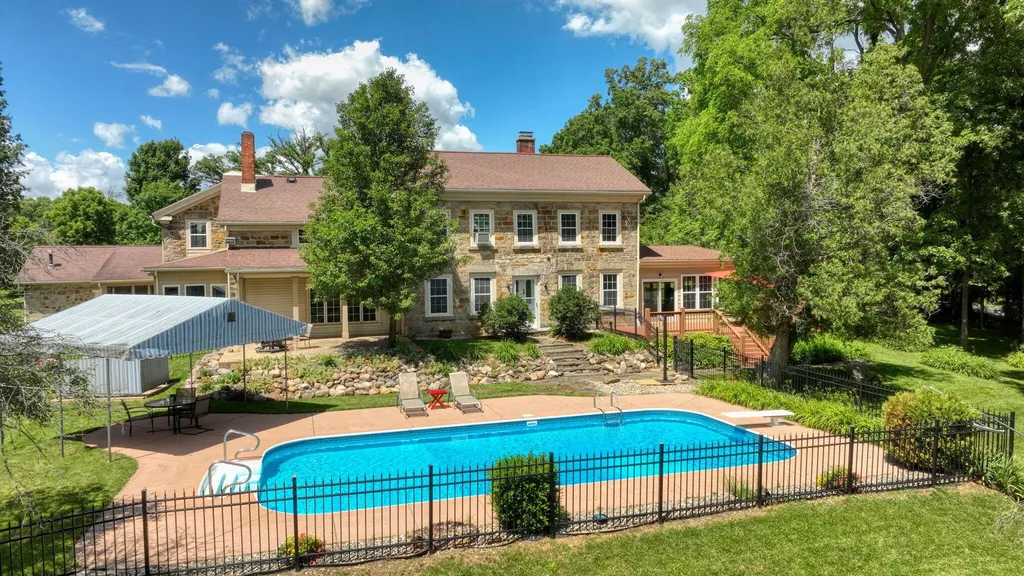 208 Glasgow Road Sandstone Township MI 49201