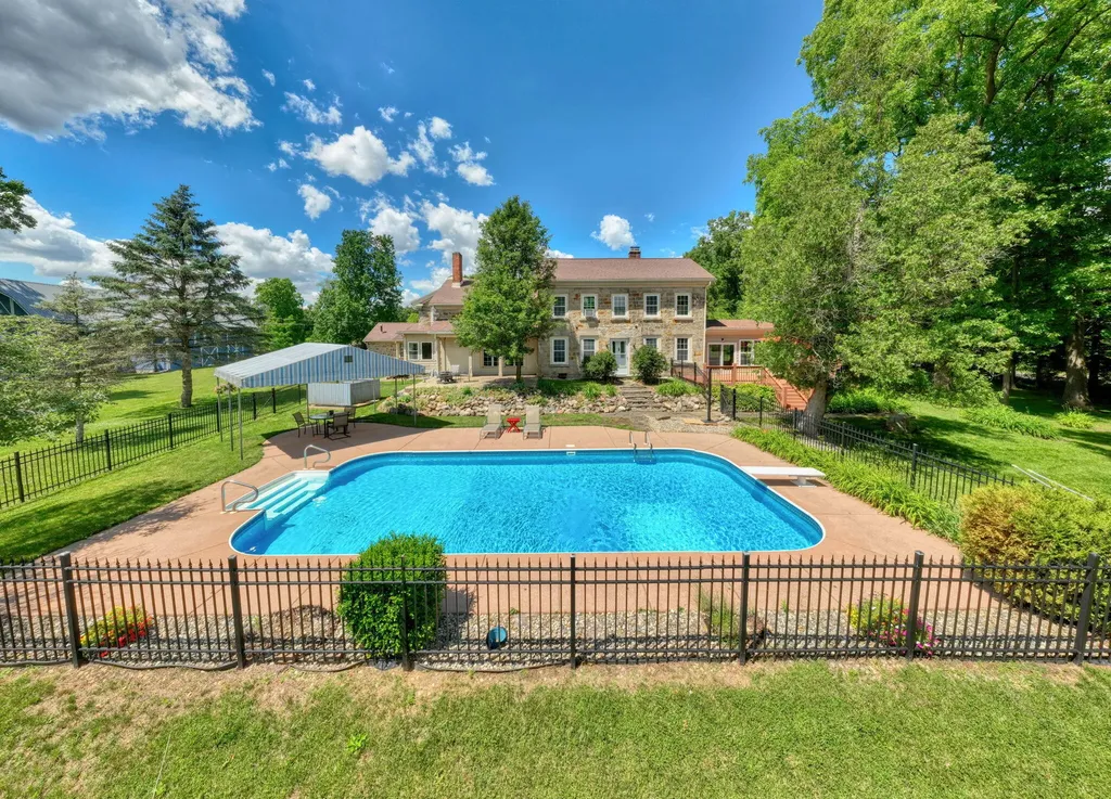 208 Glasgow Road Sandstone Township MI 49201
