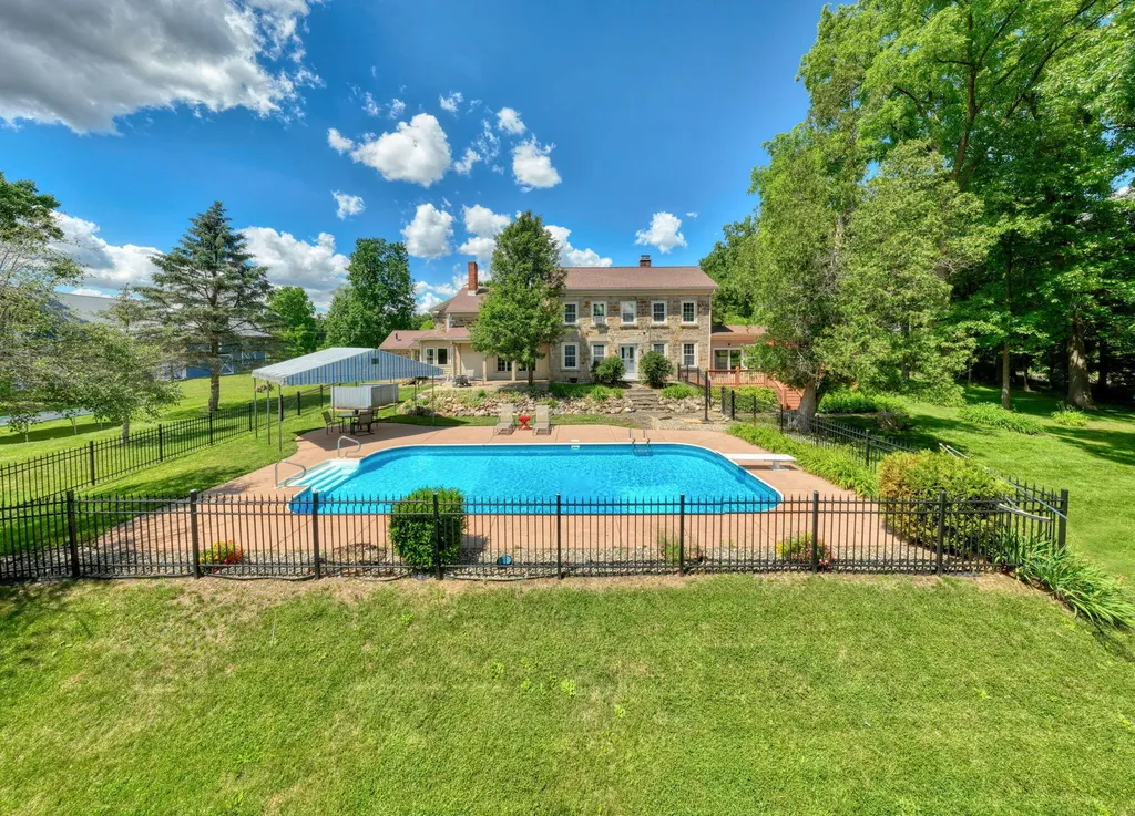 208 Glasgow Road Sandstone Township MI 49201