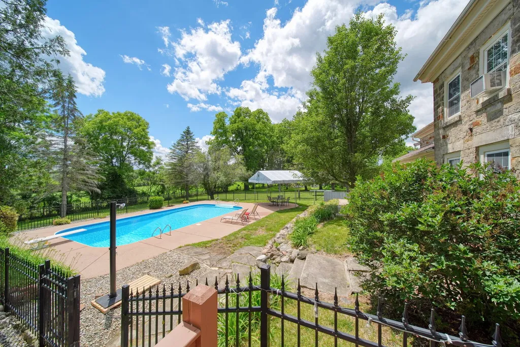 208 Glasgow Road Sandstone Township MI 49201