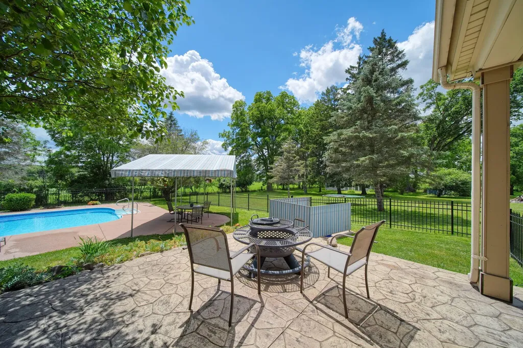 208 Glasgow Road Sandstone Township MI 49201