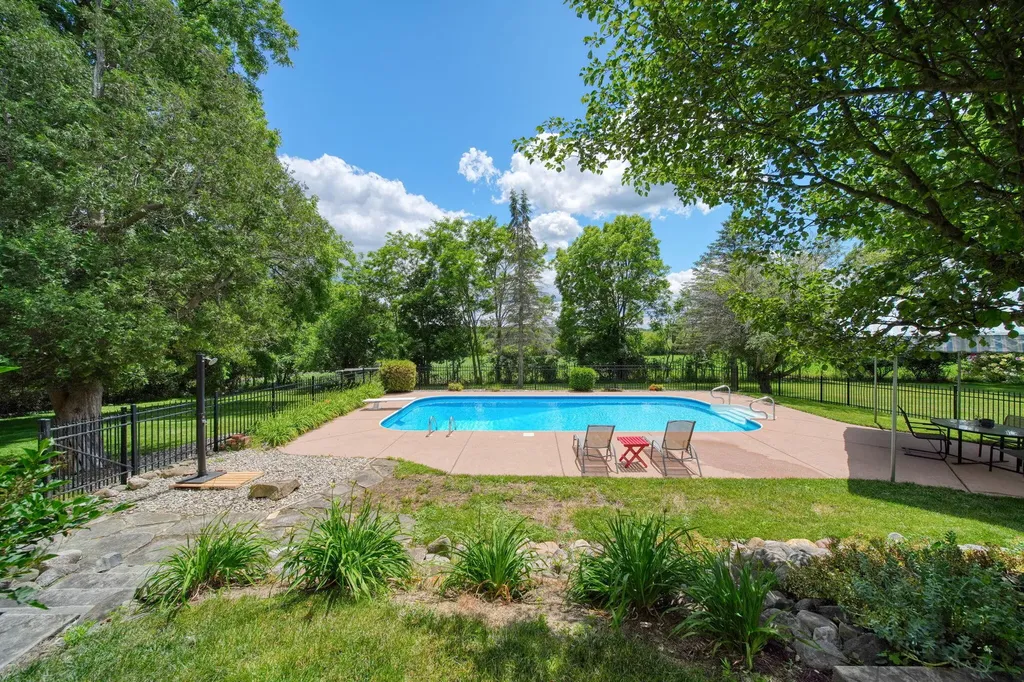 208 Glasgow Road Sandstone Township MI 49201