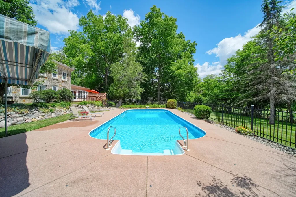 208 Glasgow Road Sandstone Township MI 49201