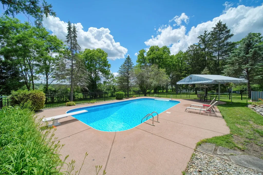 208 Glasgow Road Sandstone Township MI 49201