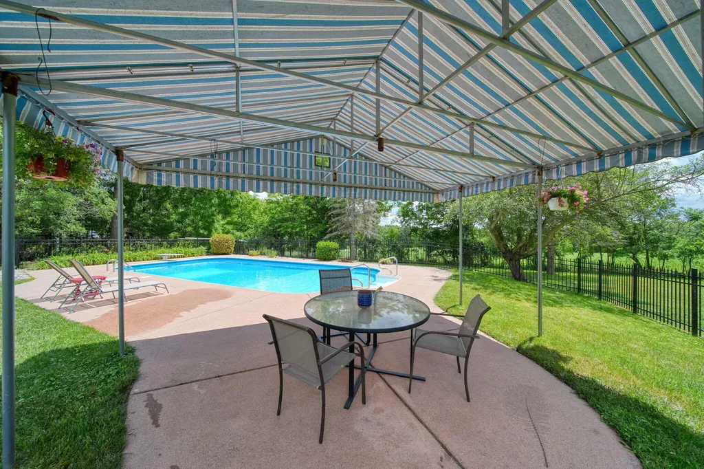 208 Glasgow Road Sandstone Township MI 49201