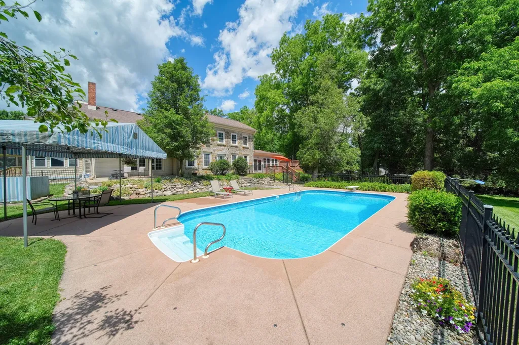 208 Glasgow Road Sandstone Township MI 49201
