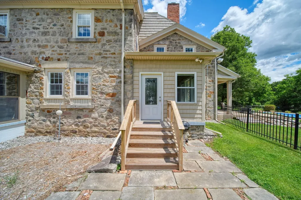 208 Glasgow Road Sandstone Township MI 49201