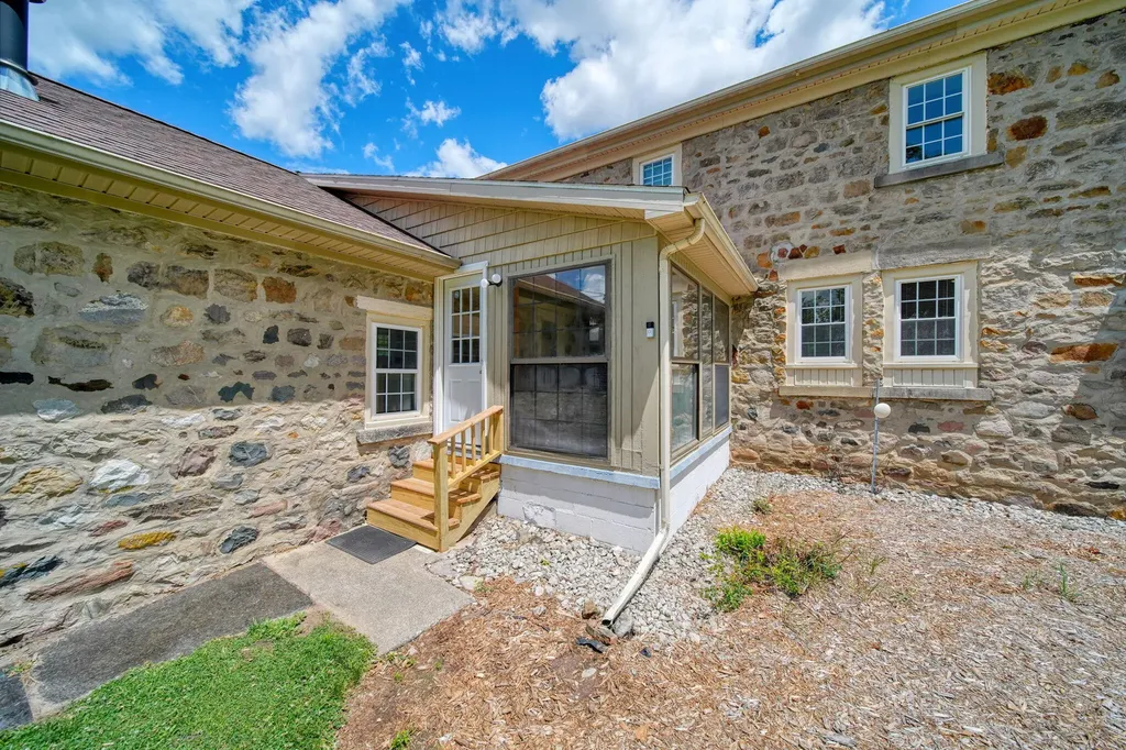 208 Glasgow Road Sandstone Township MI 49201