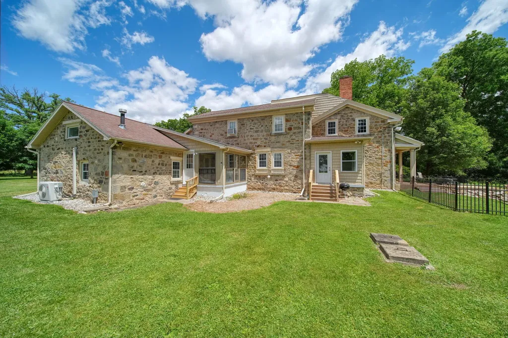 208 Glasgow Road Sandstone Township MI 49201