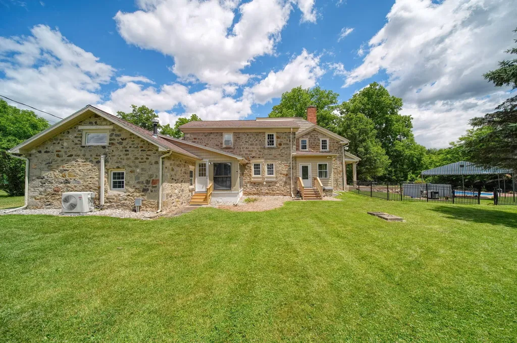 208 Glasgow Road Sandstone Township MI 49201