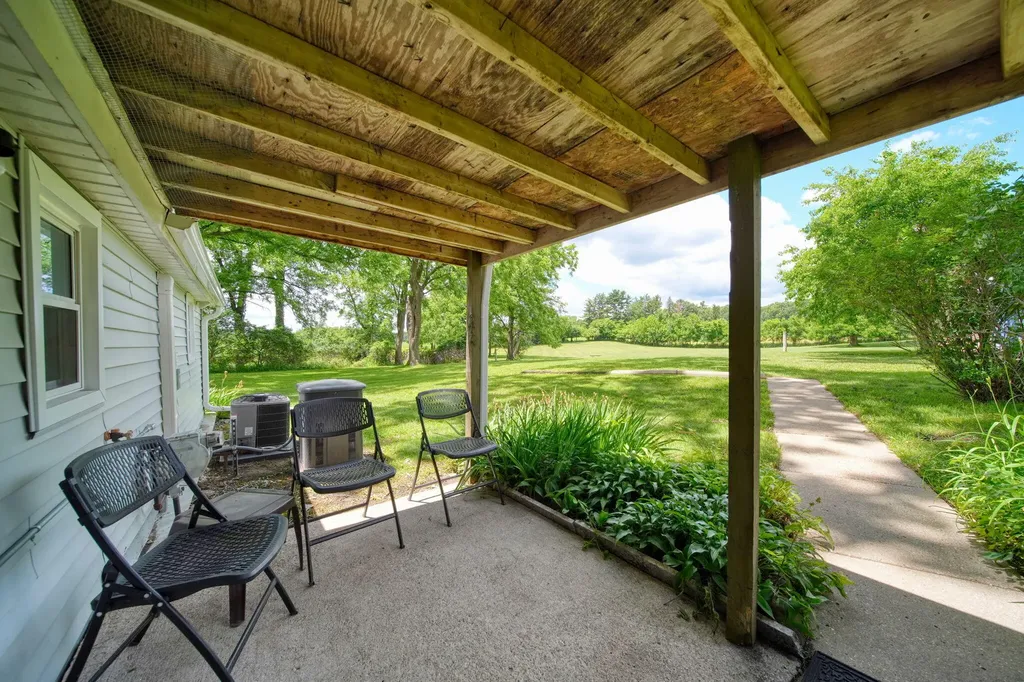 208 Glasgow Road Sandstone Township MI 49201