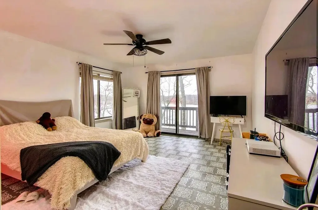 192 Eastshore Drive Unknown City MI 49249