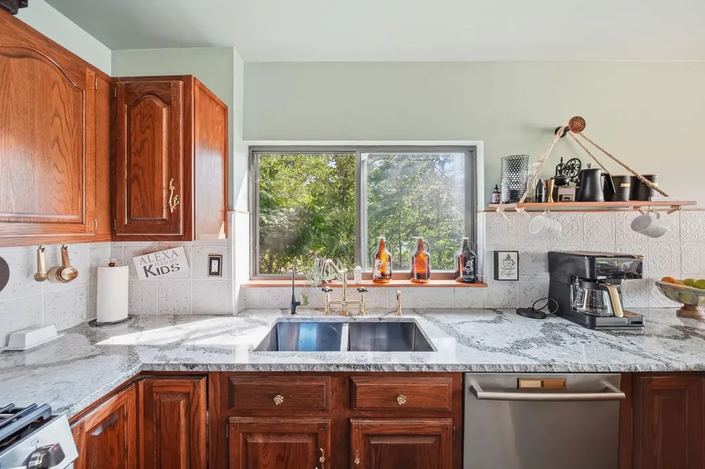 192 Eastshore Drive Unknown City MI 49249